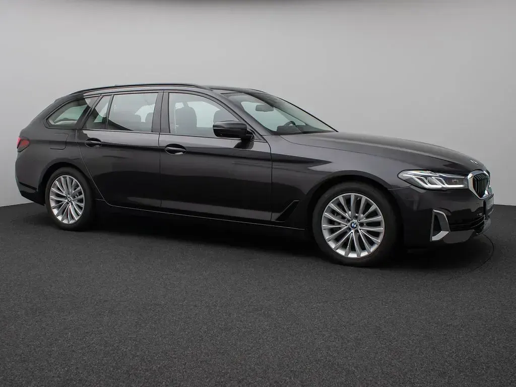 Gebraucht BMW 530 Luxury Line 286 PS (210 kW) 2023 Sophistograu brillanteffekschwarz Limousine
