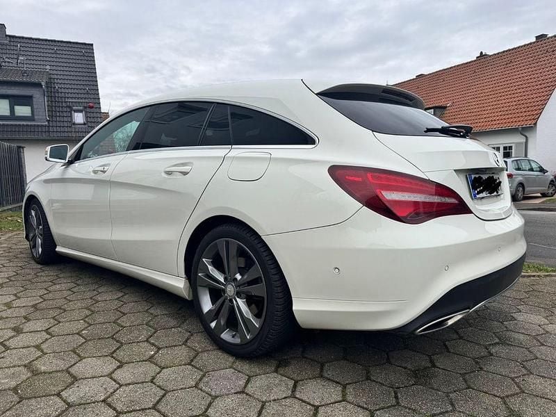 Gebraucht Mercedes CLA180 Shooting Brake 122 PS (89 kW) 2017 Weiß Kombi