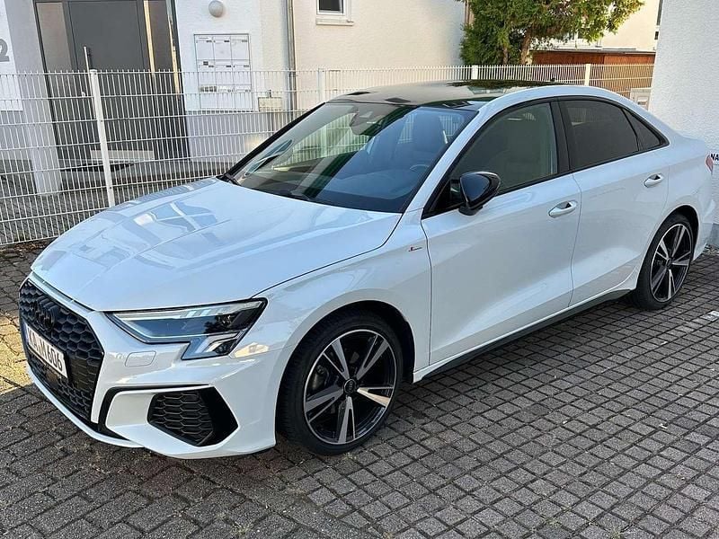 Weiß Gebraucht 2024 Audi A3 S-Line Limousine | 29.500 € (Guter Preis) - Bild 1/4