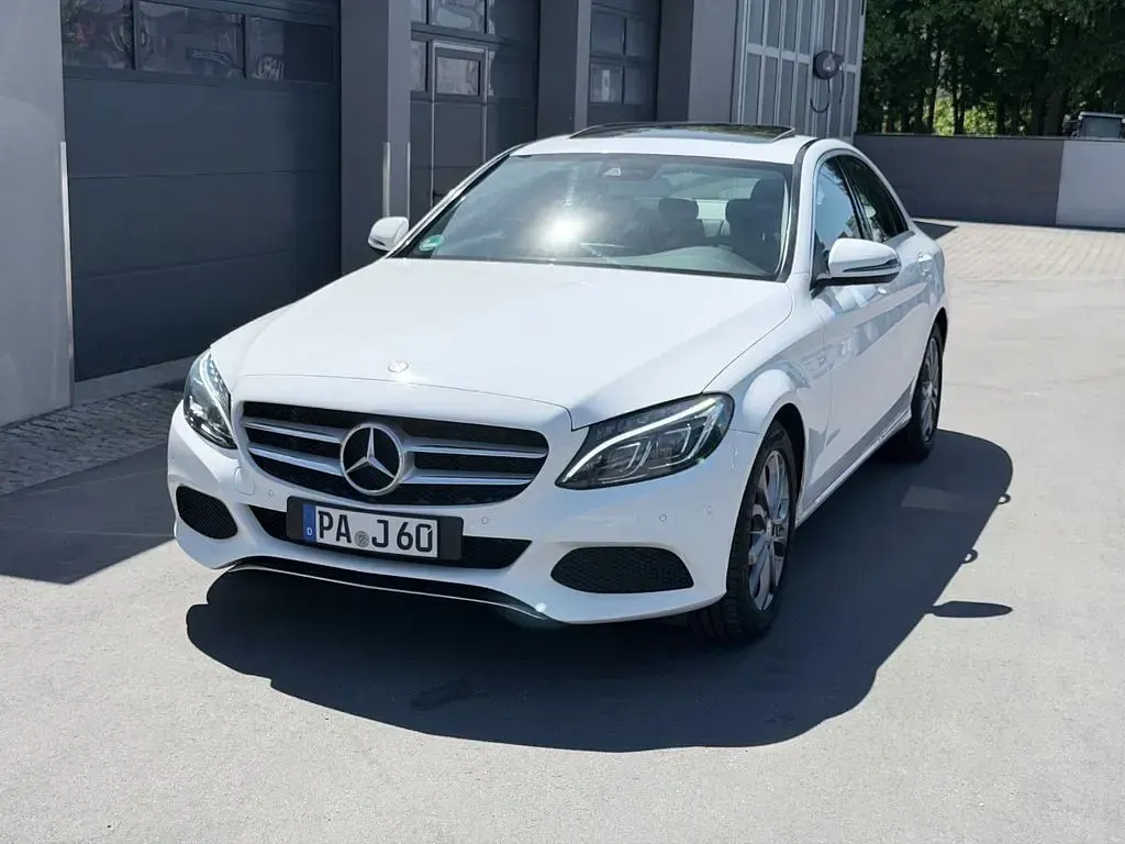 Gebraucht Mercedes C180 Avantgarde 156 PS (114 kW) 2016 Weiß Limousine