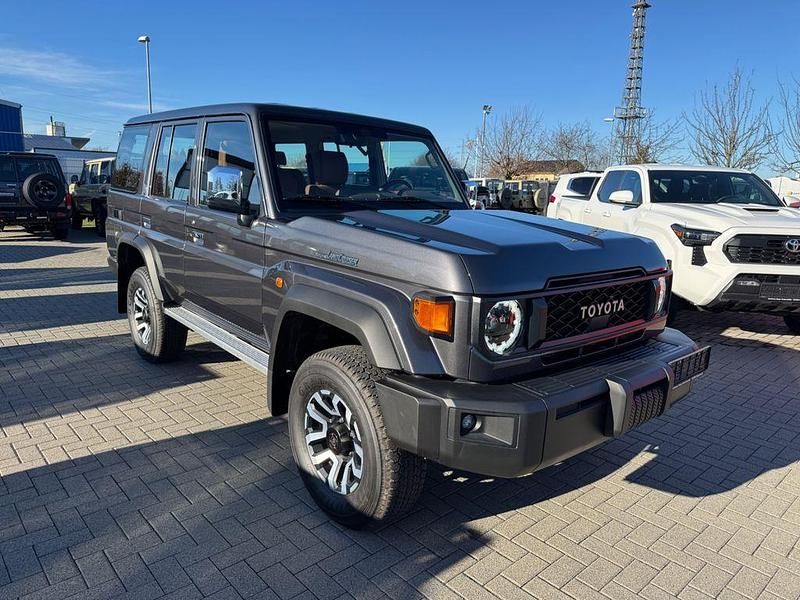 Neu Toyota Land Cruiser 204 PS (150 kW) 2025 Beige SUV