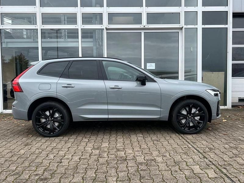 Neu Volvo XC60 Plus 455 PS (334 kW) 2025 Grau SUV
