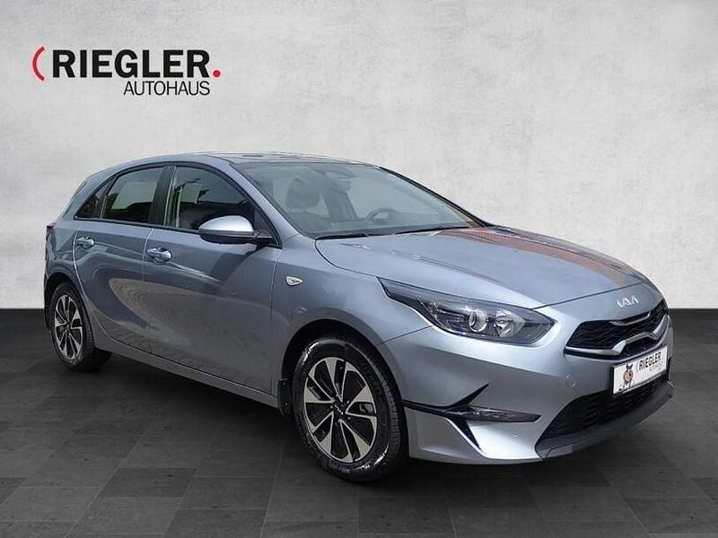 Nowe Kia Ceed Vision 140 KM (102 kW) 2025 Srebrny Hatchback