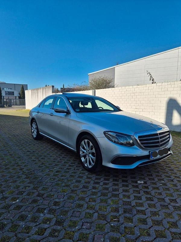 Gebraucht Mercedes E220 Exclusive 194 PS (142 kW) 2016 Silber Limousine