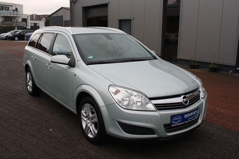 Gebraucht Opel Astra Edition 116 PS (85 kW) 2010 Grün Limousine