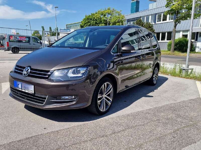 Braun Gebraucht 2015 VW Sharan Highline Van / Kleinbus | 17.800 € (Teuer) - Bild 1/4
