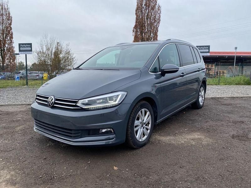 Grau Gebraucht 2020 VW Touran Highline Van / Kleinbus | 14.790 € (Fairer Preis) - Bild 1/4