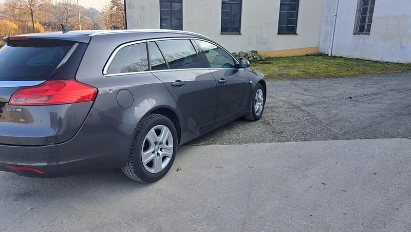 Gebraucht Opel Insignia Eco 131 PS (96 kW) 2011 Grau Kombi