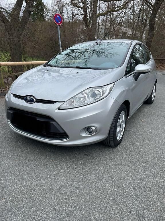 Gebraucht Ford Fiesta 82 PS (60 kW) 2011 Silber Kleinwagen