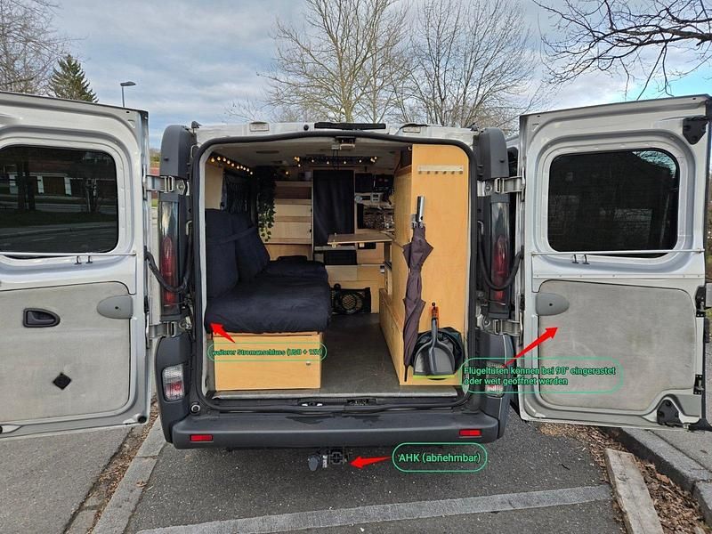 Second-hand Renault Trafic 100 CP (73 kW) 2002 Argintiu Monovolum