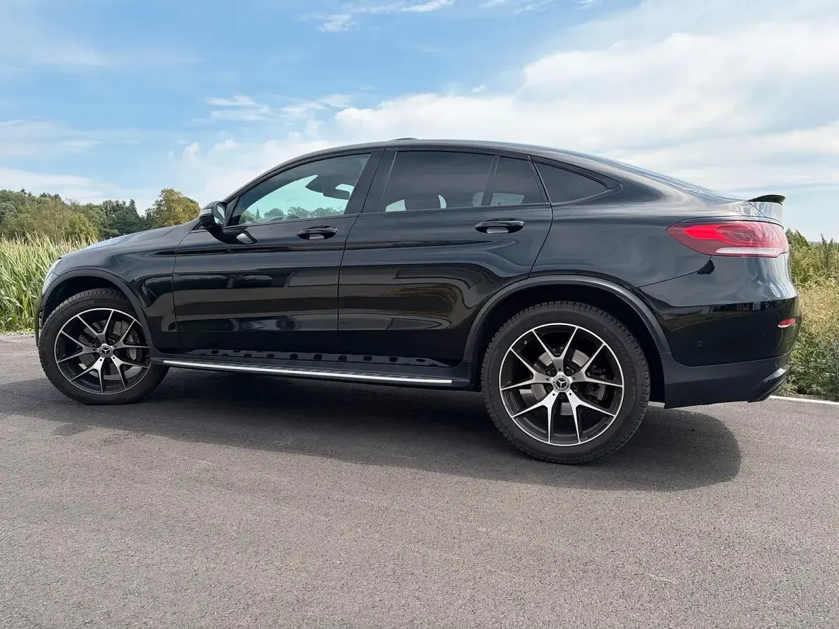 Gebraucht Mercedes GLC300 Night 258 PS (189 kW) 2021 Schwarz SUV
