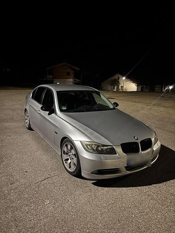 Second-hand BMW 330 258 CP (189 kW) 2004 Argintiu Berlinǎ