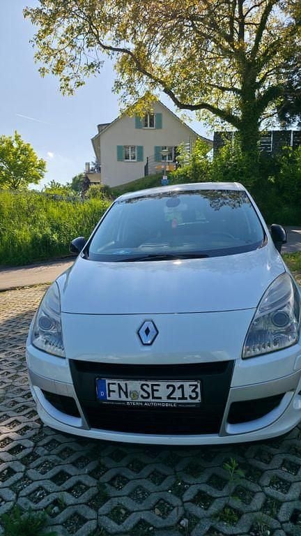 Weiß Gebraucht 2012 Renault Grand Scénic Bose Edition Van / Kleinbus | 4.000 € (Guter Preis) - Bild 1/4