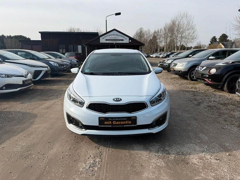 Gebraucht Kia Ceed DREAM-TEAM Edition 136 PS (100 kW) 2016 Weiß Kleinwagen