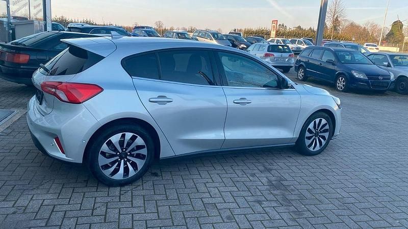 Gebraucht Ford Focus Cool & Connect 120 PS (88 kW) 2021 Silber Limousine