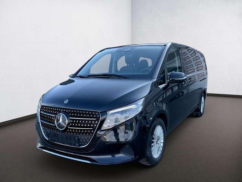 Gebraucht Mercedes V300 Avantgarde 237 PS (174 kW) 2024 Obsidianschwarz Van / Kleinbus