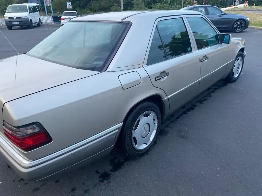 Gebraucht Mercedes E250 95 PS (69 kW) 1993 Beige Limousine
