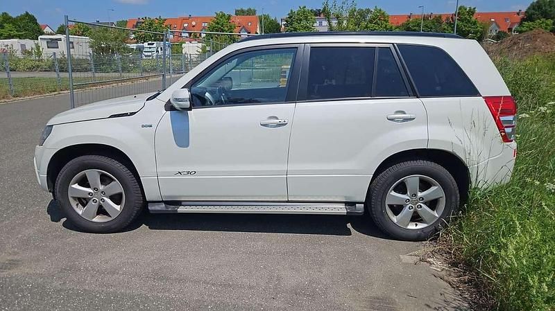 Gebraucht Suzuki Grand Vitara 129 PS (94 kW) 2012 Weiß SUV