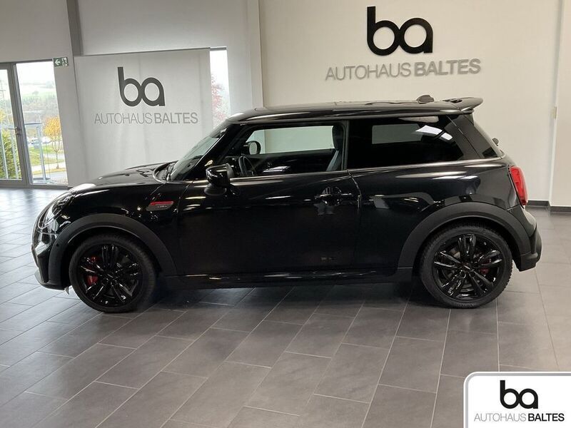Gebraucht Mini John Cooper Works 231 PS (169 kW) 2023 Midnight black ii met. Kleinwagen
