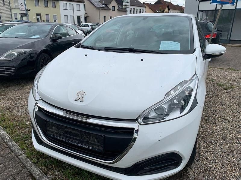Weiß Gebraucht 2016 Peugeot 208 Active Kleinwagen | 4.400 € (Guter Preis) - Bild 1/4