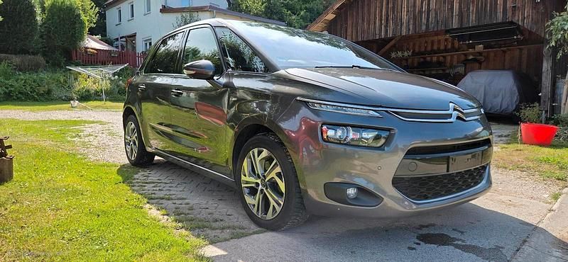 Grau Gebraucht 2015 Citroën C4 Picasso Exclusive Van / Kleinbus | 7.999 € (Fairer Preis) - Bild 1/4