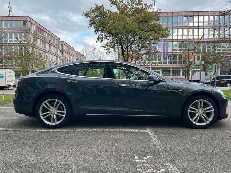 Second-hand Tesla Model S 244 kW (332 CP) 2015 Gri Hatchback