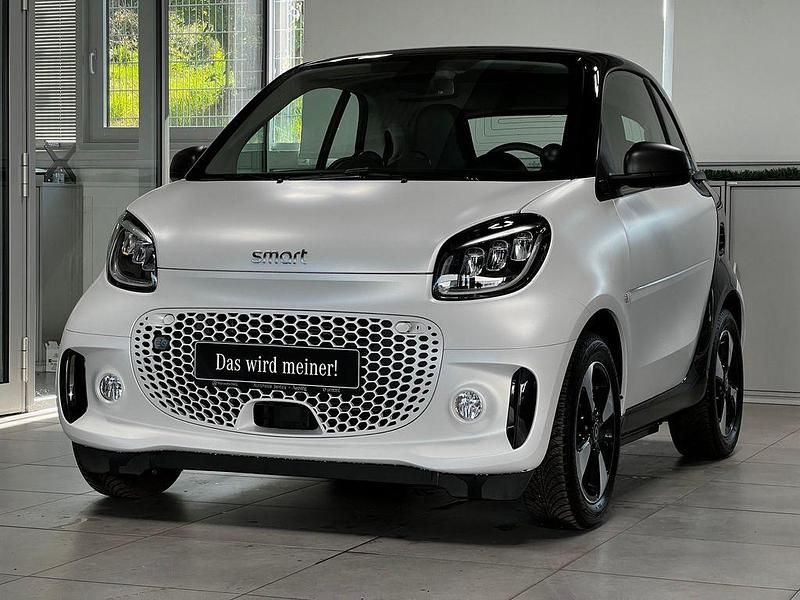 Weiß Gebraucht 2024 Smart ForTwo Electric Drive Coupé | 18.230 € - Bild 1/3