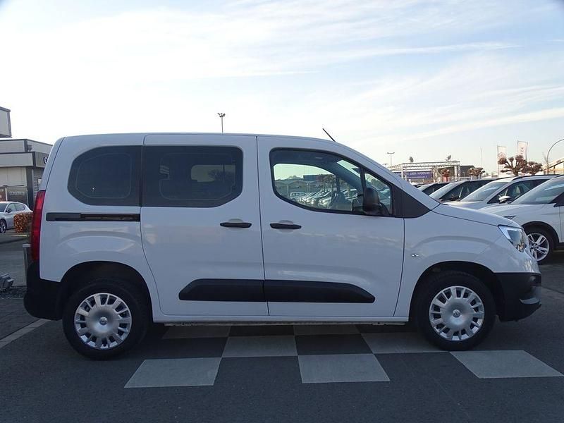 Gebraucht Opel Combo Life 102 PS (75 kW) 2023 Weiß Limousine