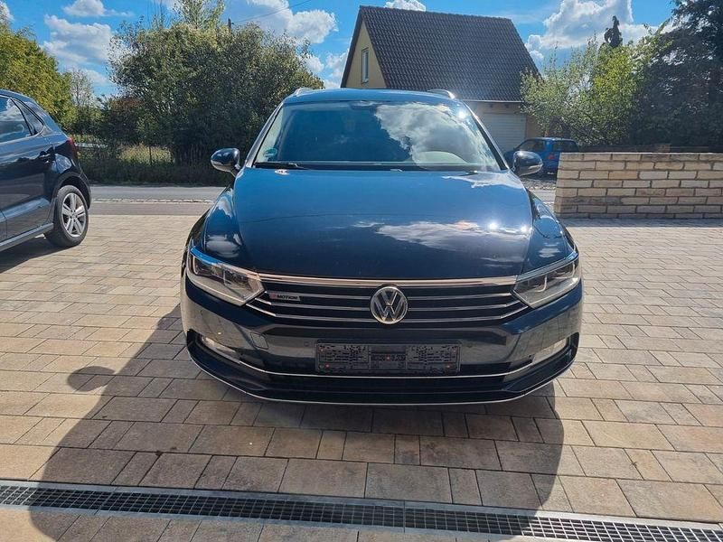 Schwarz Gebraucht 2015 VW Passat Highline Kombi | 15.999 € (Fairer Preis) - Bild 1/4