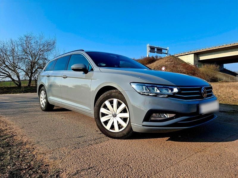 Gebraucht VW Passat Business 122 PS (89 kW) 2022 Grau Kombi