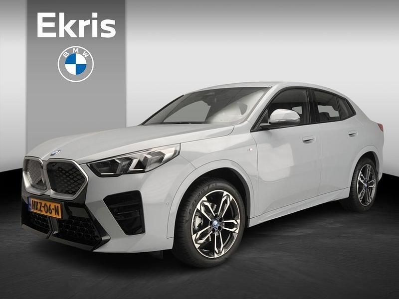 Grau Gebraucht 2025 BMW iX2 M Sport SUV | 39.900 € (Teuer) - Bild 1/4