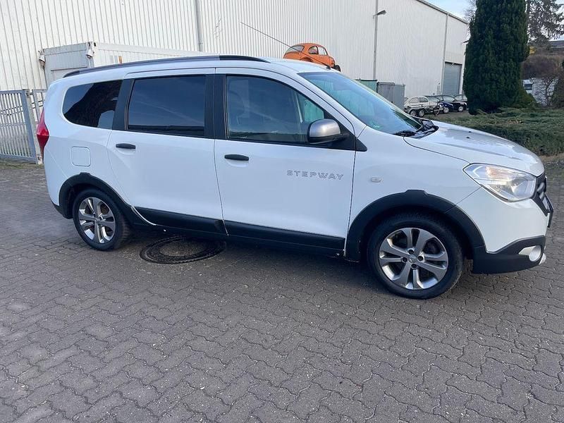 Weiß Gebraucht 2015 Dacia Lodgy Stepway Van / Kleinbus | 5.250 € (Guter Preis) - Bild 1/4
