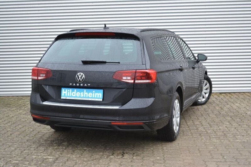 Gebraucht VW Passat Conceptline 150 PS (110 kW) 2023 Schwarz Kombi