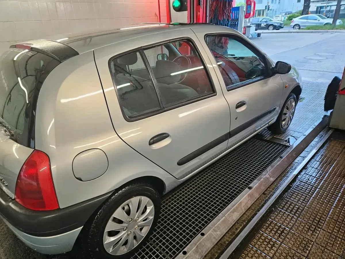 Używany Renault Clio II 75 KM (55 kW) 1999 Hatchback
