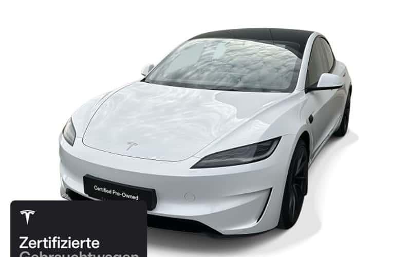 Weiß Gebraucht 2025 Tesla Model 3 Performance Limousine | 53.700 € (Fairer Preis) - Bild 1/4