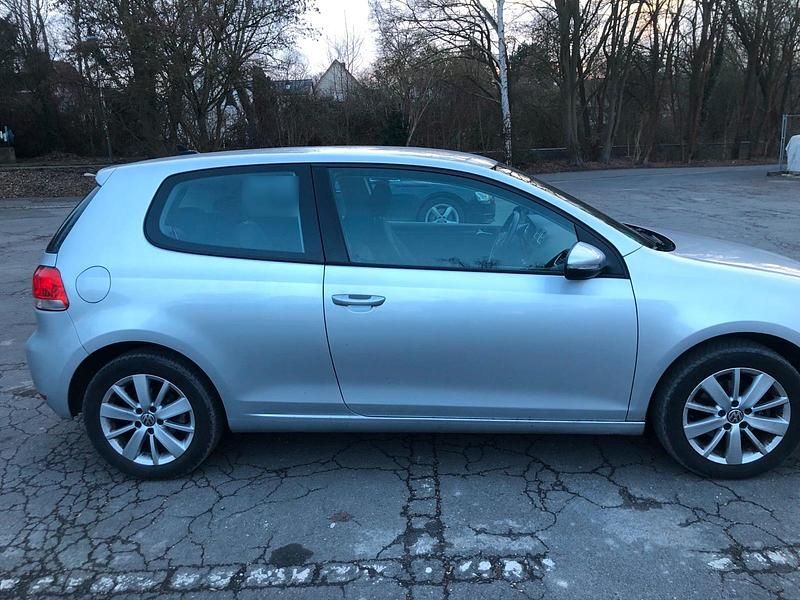 Gebraucht VW Golf VII 85 PS (62 kW) 2012 Silber Limousine