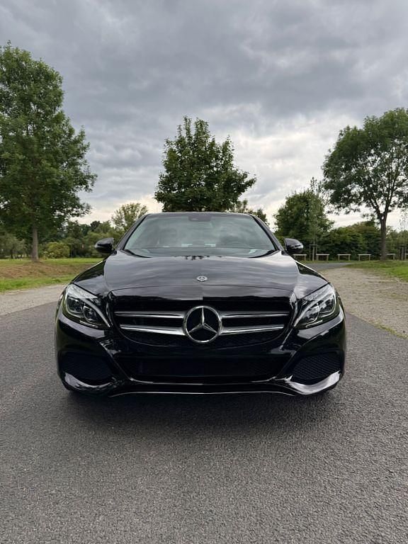 Schwarz Gebraucht 2018 Mercedes C200 Limousine | 22.490 € (Etwas zu teuer) - Bild 1/4