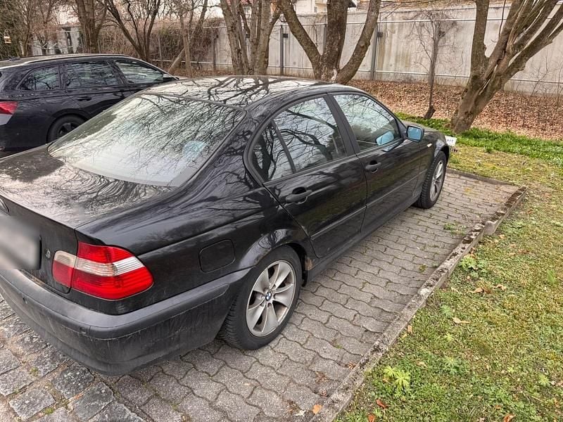 Gebraucht BMW 320 115 PS (84 kW) 2003 Schwarz Limousine