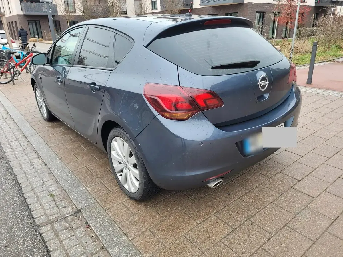 Gebraucht Opel Astra 140 PS (102 kW) 2010 Blau Kleinwagen