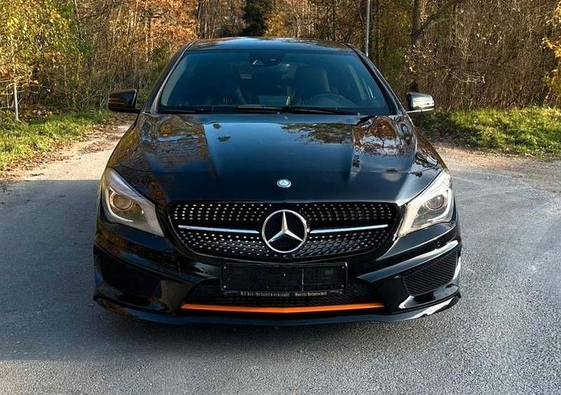 Schwarz Gebraucht 2015 Mercedes CLA250 AMG line Limousine | 15.999 € (Guter Preis) - Bild 1/4