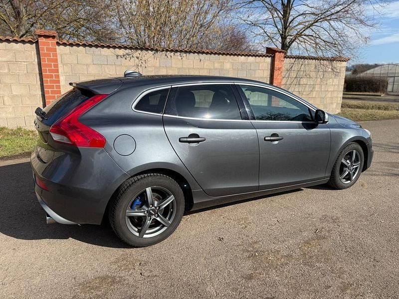 Gebraucht Volvo V40 R-Design 114 PS (83 kW) 2013 Grau Limousine