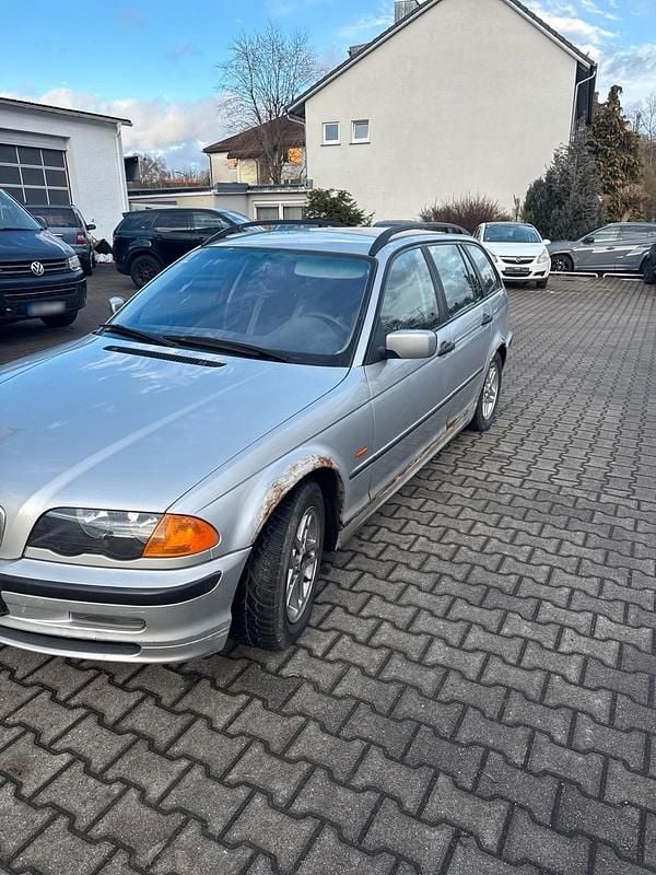 Gebraucht BMW 320 136 PS (100 kW) 2000 Silber Kombi
