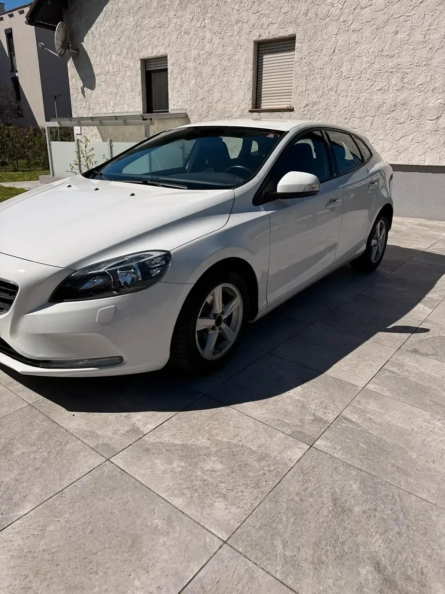Gebraucht Volvo V40 114 PS (83 kW) 2014 Weiß Limousine