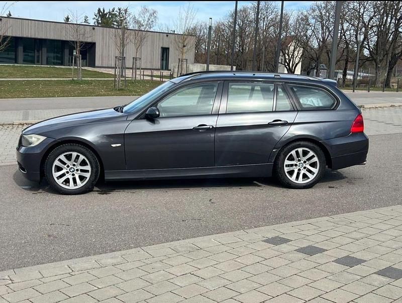 Gebraucht BMW 318 143 PS (105 kW) 2007 Grau Kombi