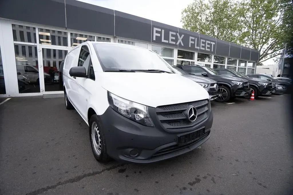 Gebraucht Mercedes Vito 163 PS (119 kW) 2021 Arktikweiss Van