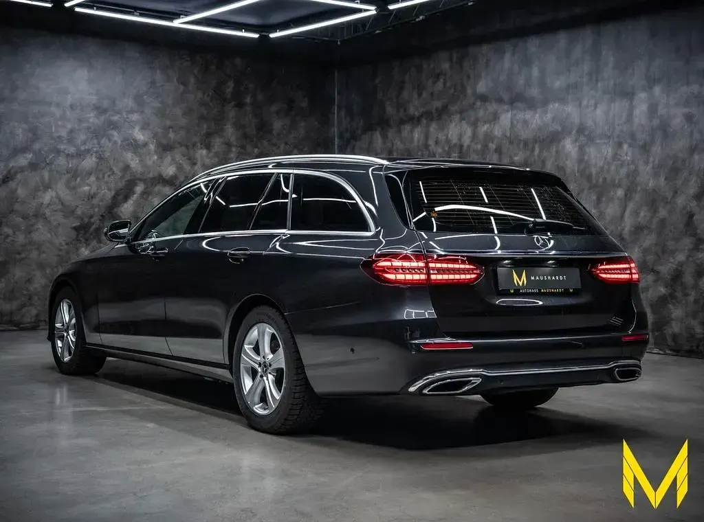 Gebraucht Mercedes E200 Avantgarde 160 PS (117 kW) 2023 Grau Kombi