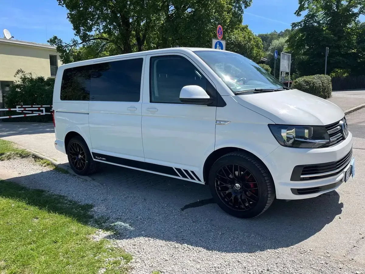 Gebraucht VW Multivan Trendline 102 PS (75 kW) 2016 Weiß Van / Kleinbus