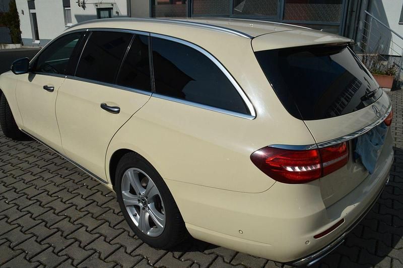 Gebraucht Mercedes E220 Avantgarde 194 PS (142 kW) 2017 Grau Kombi