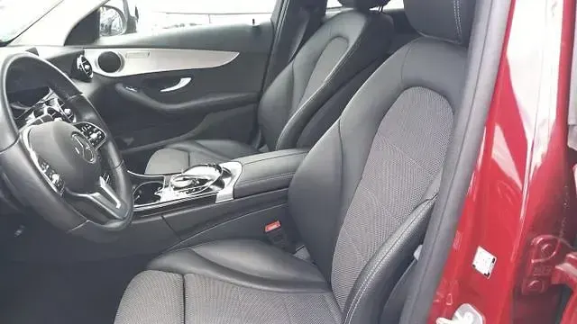 Gebraucht Mercedes C300 Avantgarde 258 PS (189 kW) 2020 Hyazinth rot metallic hyazinth rot metallic Limousine