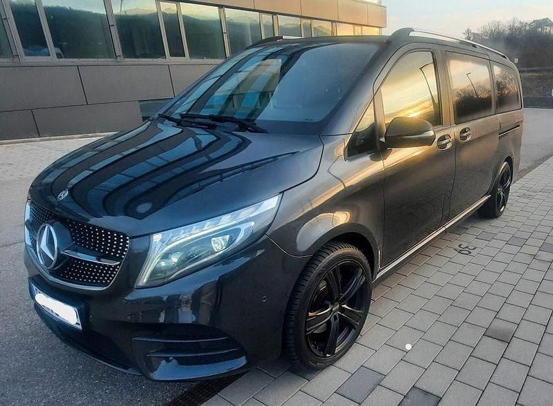 Grau Gebraucht 2021 Mercedes V300 AMG Van / Kleinbus | 52.500 € (Superpreis) - Bild 1/4